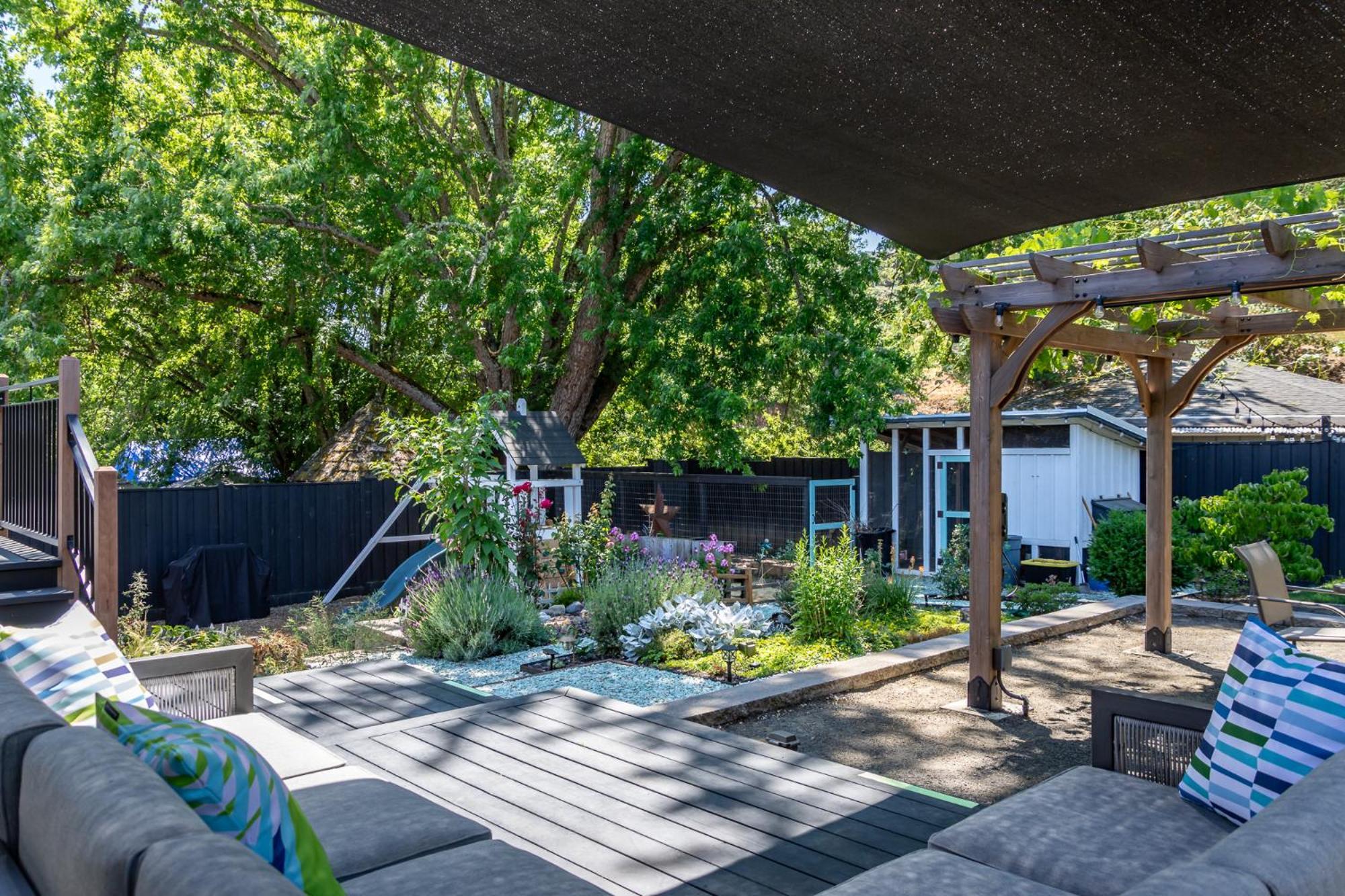 Chic Rv Retreat, Stunning Yard In Roseburg Hotel Luaran gambar