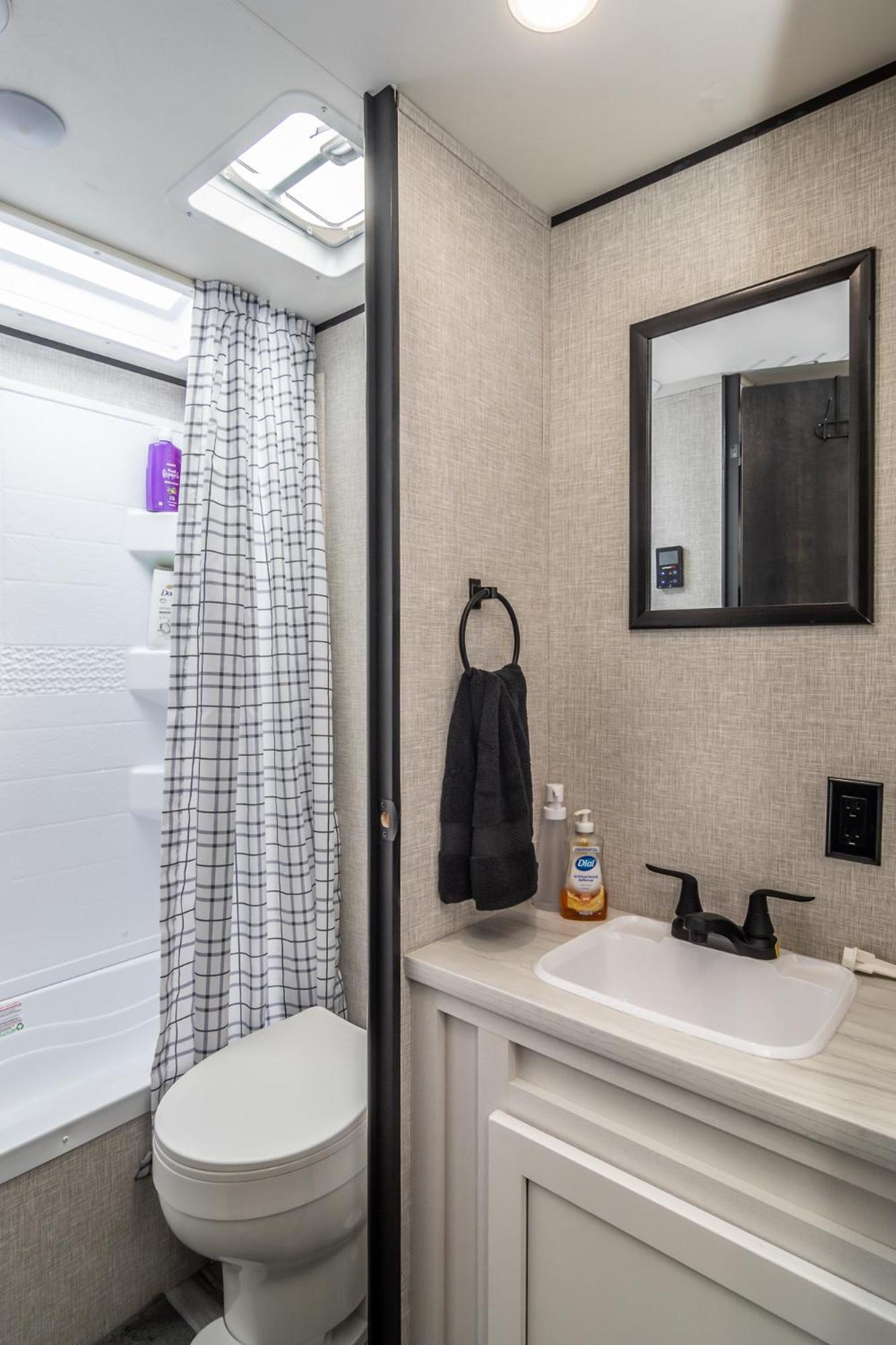 Chic Rv Retreat, Stunning Yard In Roseburg Hotel Luaran gambar