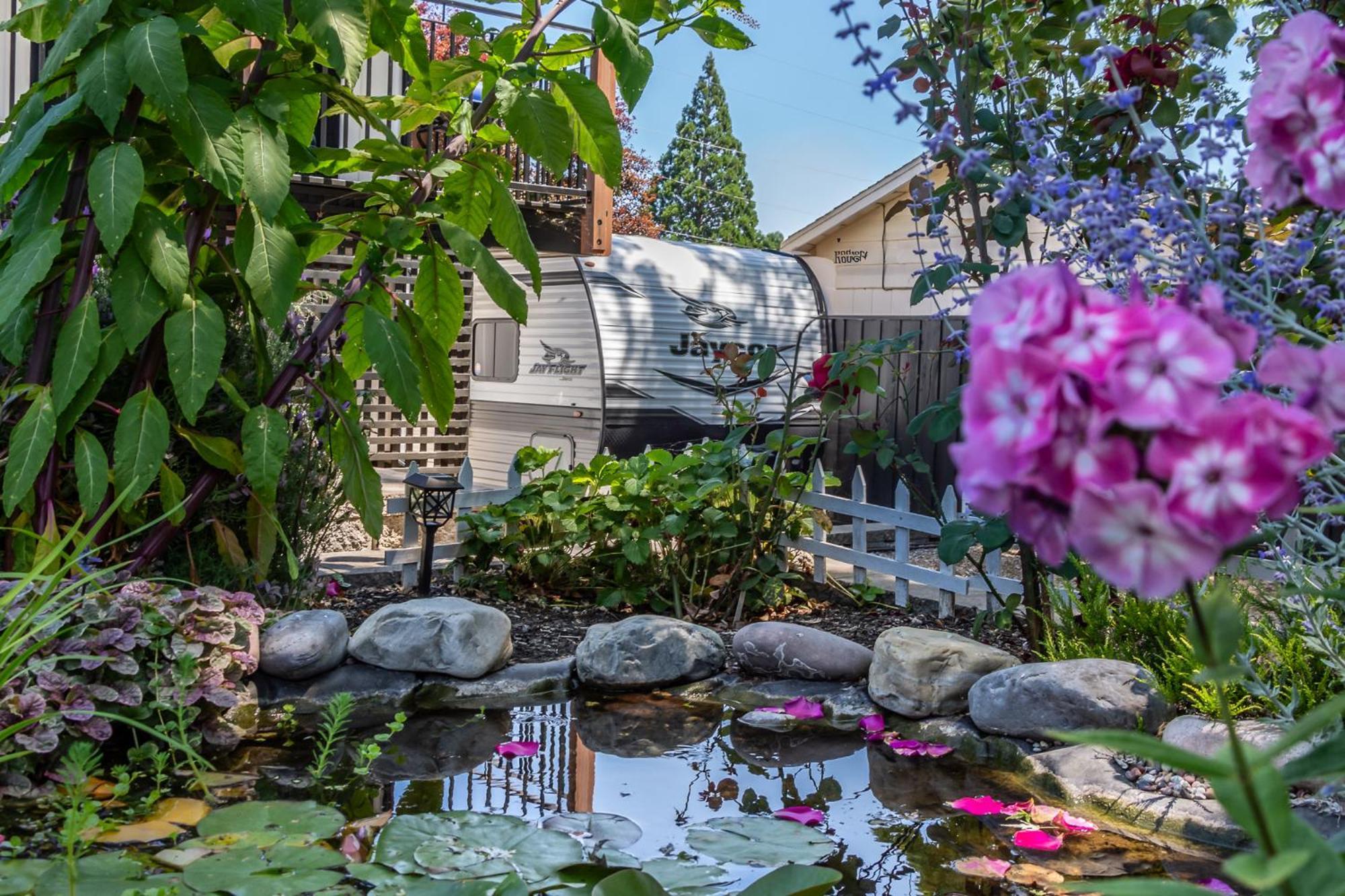 Chic Rv Retreat, Stunning Yard In Roseburg Hotel Luaran gambar
