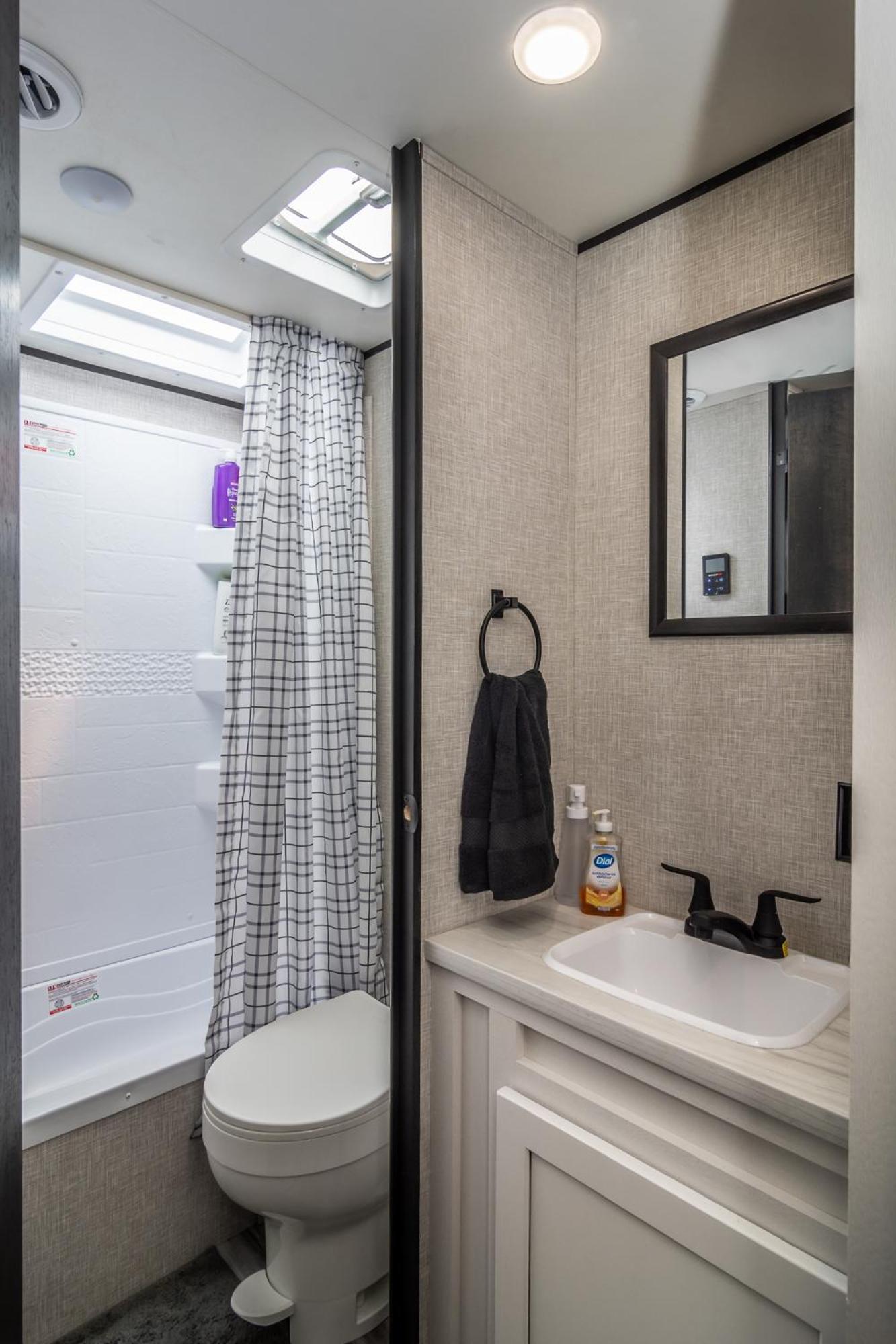 Chic Rv Retreat, Stunning Yard In Roseburg Hotel Luaran gambar